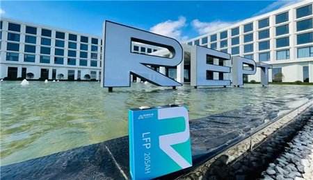 瑞浦蘭鈞“問頂”電池發布，拉開磷酸鐵鋰700公里續航序幕
