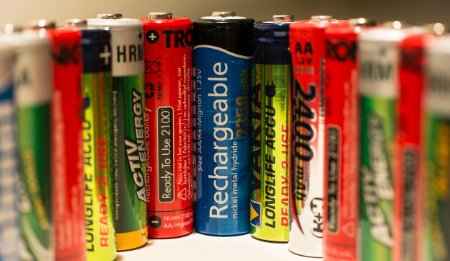 增速差異巨大負極“三強”座次重排 貝特瑞穩居龍頭杉杉晉級榜眼