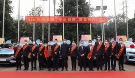 “緊衣縮食”的2022，格林美年終獎發豪車上了熱搜