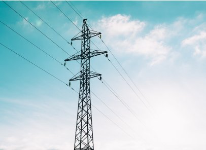 中國儲能企業(yè)出海“攻略”：A股磷酸鐵鋰廠商扛大旗，國產(chǎn)電芯接連斬獲大單