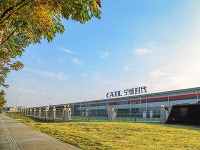 鋰電產(chǎn)業(yè)周報：寧德時代/鴻海科技/多氟多/德方納米企業(yè)新動態(tài)，零碳工廠、固態(tài)電池、鈉電、鹽湖提鋰技術(shù)……